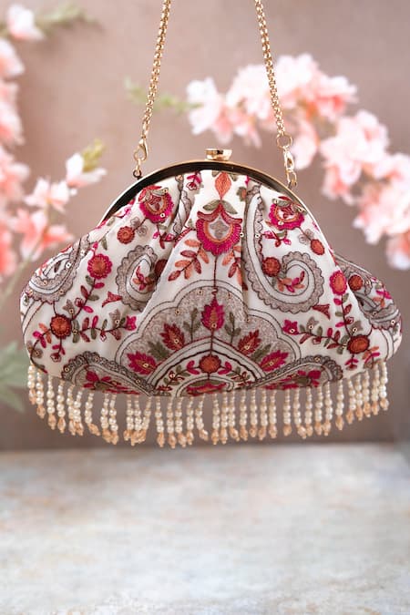 VINTAGE Purse Handbag Embroidery Floral | Purses and handbags, Vintage purse,  Black handbag small