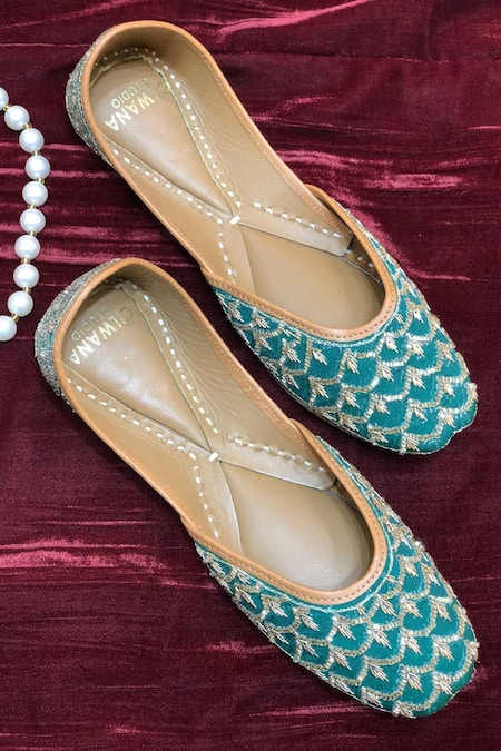 Cilwana Studio Green Embroidered Dabka Juttis 