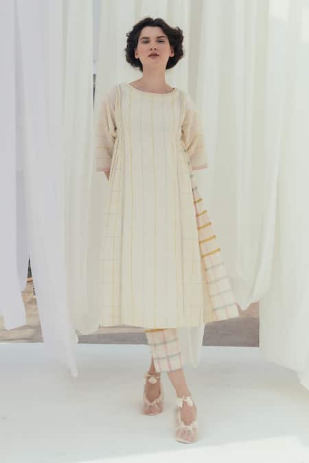 Itr by Khyati Pande Dahlia Patch Handwoven Panelled Kurta 