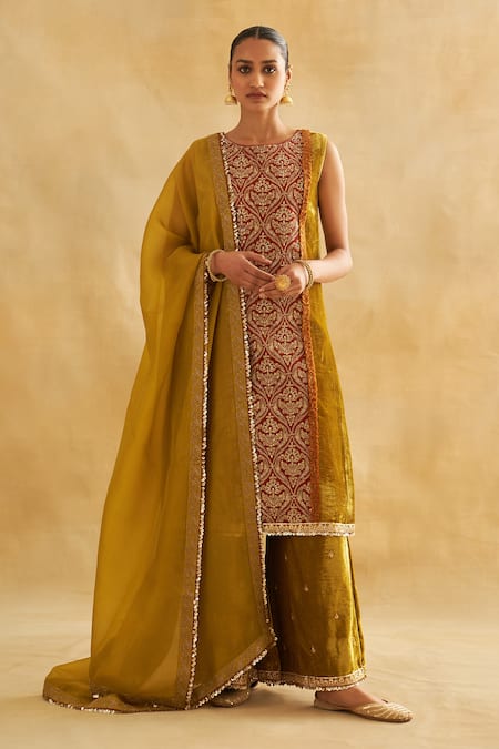 Taisha Pitta Hand Embroidered Kurta Set 