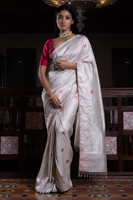 Kasturi Kundal Ivory Pure Silk Chevron Motifs Jhilmil Sitara Handloom Banarasi Saree  