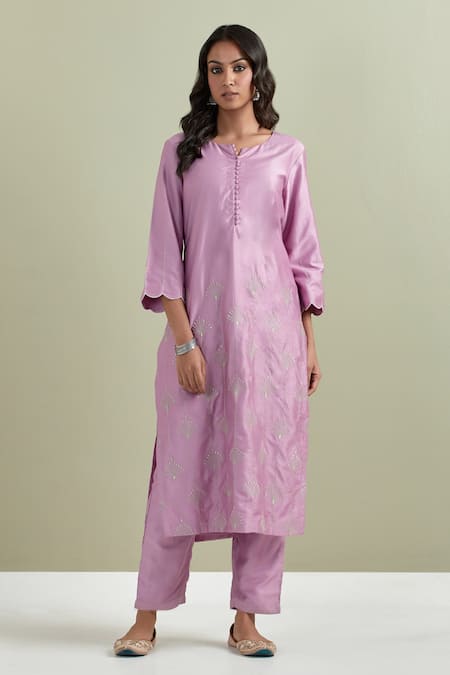 Priya Chaudhary Purple Chanderi Silk Embroidery Split V-neck Floral Pattern Kurta And Pant Set 