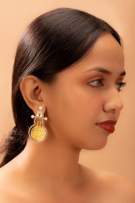 Tizora Metal Carved Kundan Earrings 