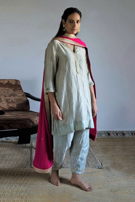 Shorshe Clothing Placement Hand Embroidered Kurta With Salwar 