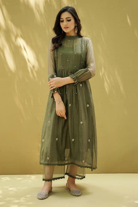 NAAZ BY NOOR Heart Embroidered Kurta With Pant 