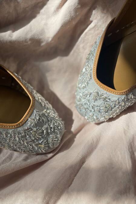 Kurrbat_Silver Embroidered Twilight Dabka And Zari Work Juttis _Online_at_Aza_Fashions