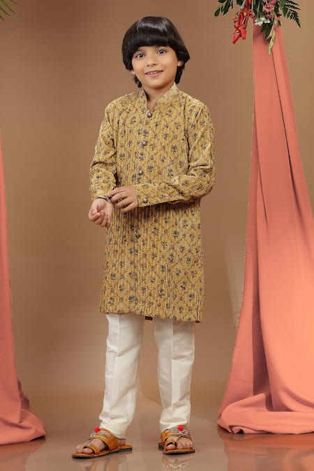 Kora By Nilesh Mitesh Velvet Floral Checkered Pattern Kurta Set 