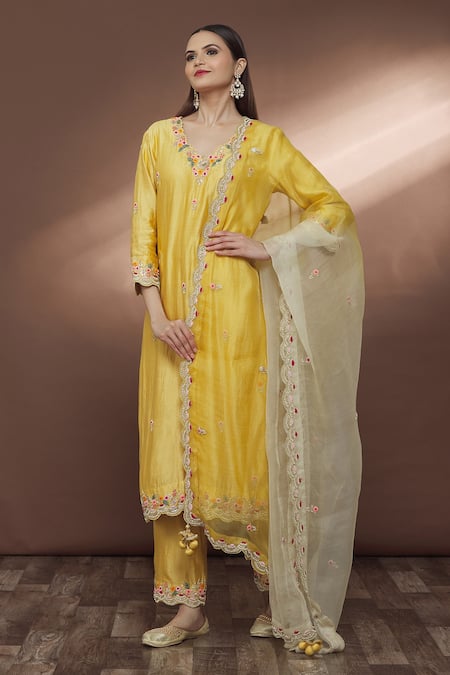Surbhi Shah Floral Embroidered Kurta Set 