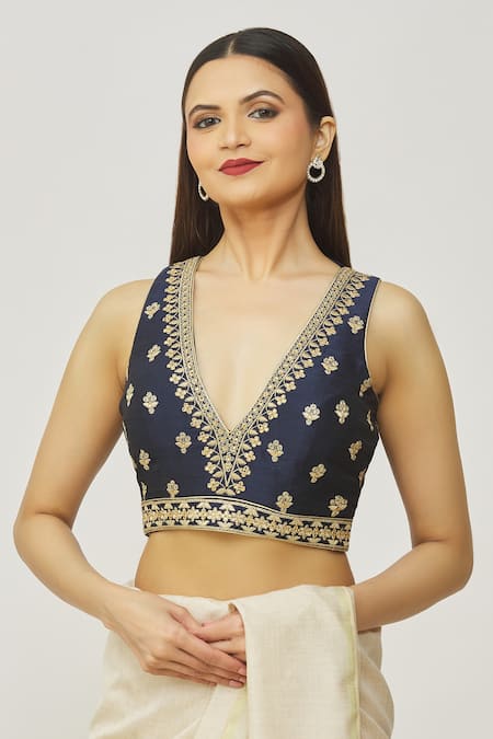 Samyukta Singhania_Blue Silk Embroidery Plunge Neck Flower Sleeveless Blouse _Online_at_Aza_Fashions