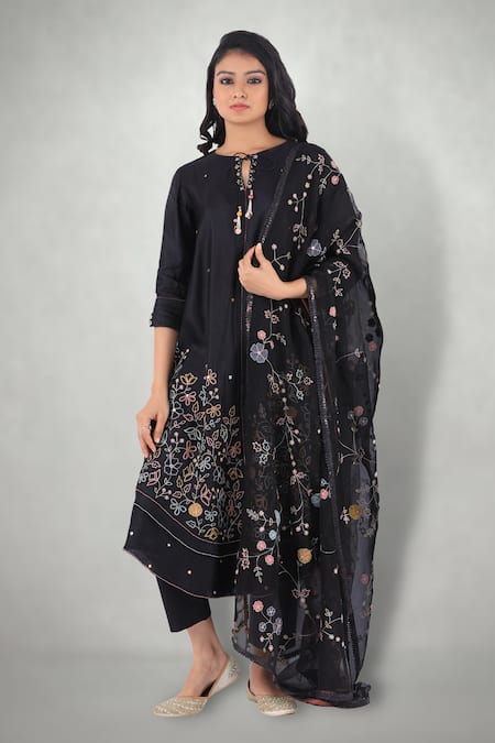 I am Design Floral Embroidered Kurta Set 