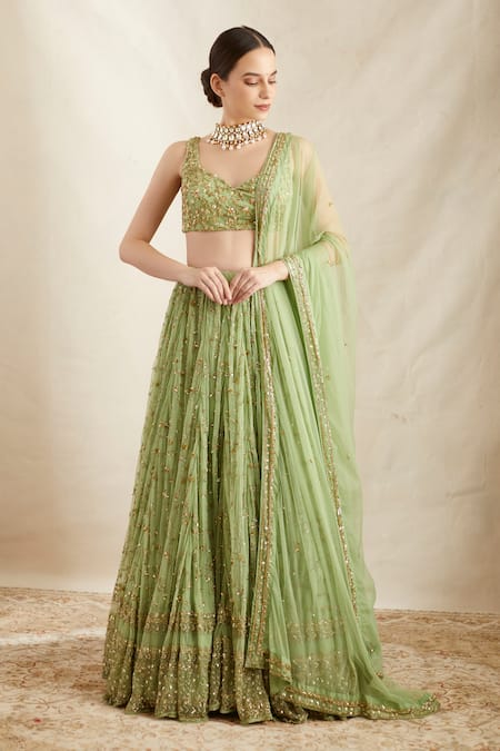 Astha narang hot sale bridal lehenga