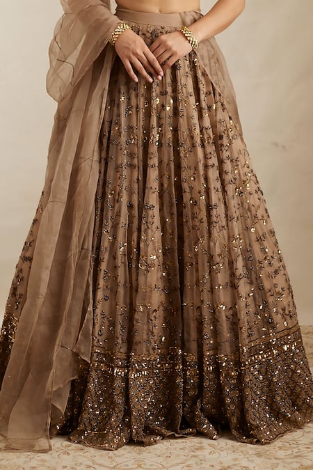 Golden Lehenga Choli Red Dupatta Pakistani Wedding Dress – Nameera by Farooq