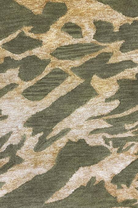 Buy_Qaaleen_Green New Zealand Wool And Viscose Silk Hand Tufted Kyra Rug_Online_at_Aza_Fashions