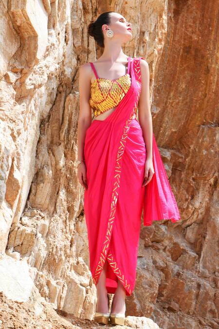 Xoxo Apurva Pink Pure Silk V Neck Pre-draped Saree With Blouse Online at Aza Fashions Xoxo Apurva_Pink Pure Silk V Neck Pre-draped Saree With Blouse _Online_at_Aza_Fashions