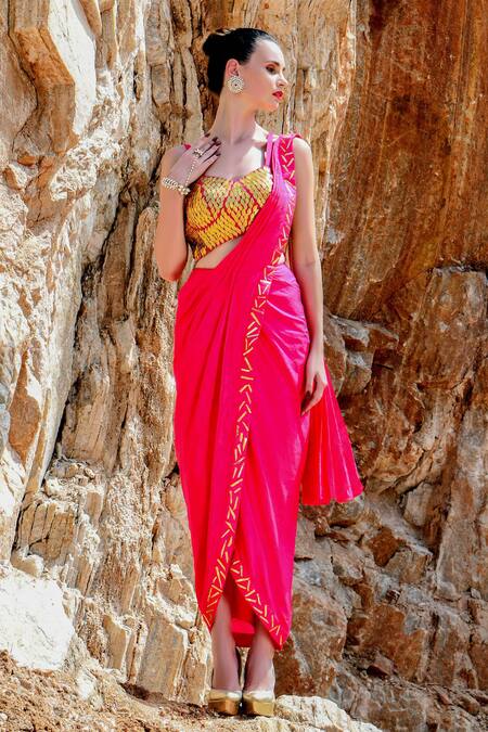 Buy Xoxo Apurva Pink Pure Silk V Neck Pre-draped Saree With Blouse Online at Aza Fashions Buy_Xoxo Apurva_Pink Pure Silk V Neck Pre-draped Saree With Blouse _Online_at_Aza_Fashions