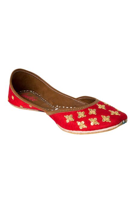 Buy_Imlee Jaipur_Red Silk Embroidered Juttis _Online_at_Aza_Fashions
