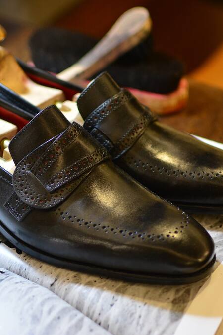 Buy_Oblum_Black Handcrafted Butterfly Loafers _Online_at_Aza_Fashions