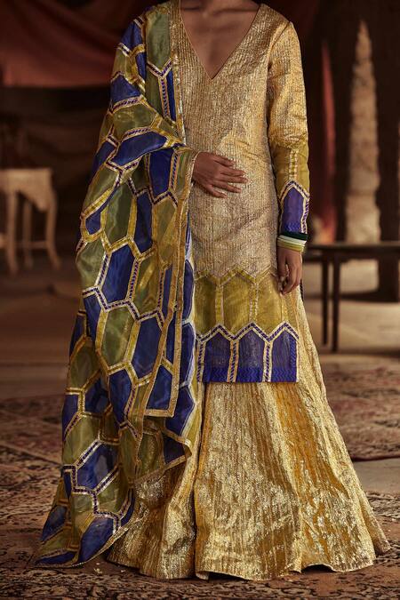 Buy_Itrh_Gold Lampi Textured Kurta Set_Online_at_Aza_Fashions