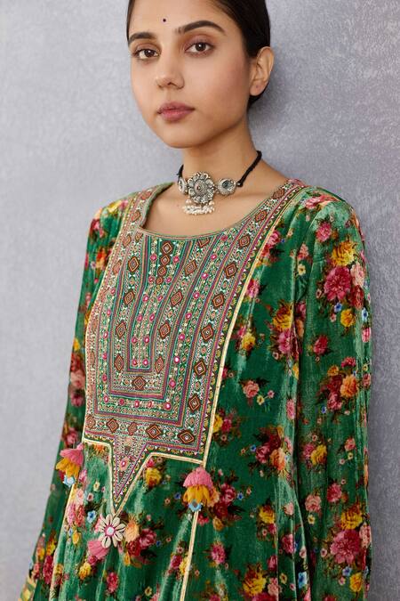 Torani Green Cotton Silk, Handwoven Chanderi, Kurta Velvet, Panna Gulnoor And Pant Set Online at Aza Fashions Torani_Green Cotton Silk, Handwoven Chanderi, Kurta Velvet, Panna Gulnoor And Pant Set _Online_at_Aza_Fashions