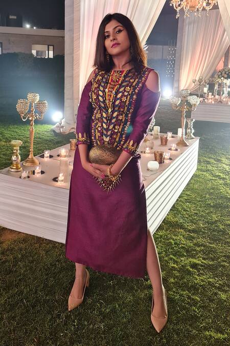 Xoxo Apurva Maroon Raw Silk Round 3d Embroidered Tunic Online at Aza Fashions Xoxo Apurva_Maroon Raw Silk Round 3d Embroidered Tunic _Online_at_Aza_Fashions