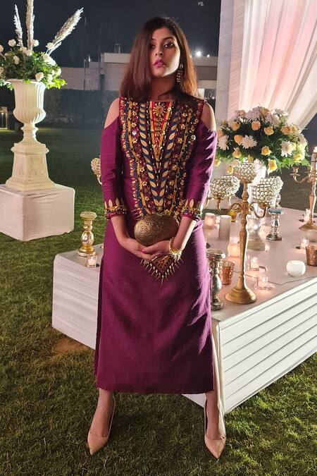 Buy Xoxo Apurva Maroon Raw Silk Round 3d Embroidered Tunic Online at Aza Fashions Buy_Xoxo Apurva_Maroon Raw Silk Round 3d Embroidered Tunic _Online_at_Aza_Fashions