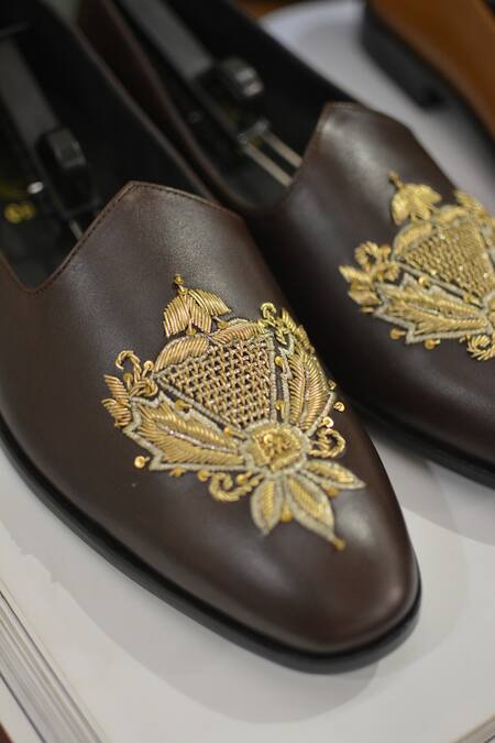 Shop Oblum Brown The Royal Handcrafted Oblum Mojris at Aza Fashions Shop_Oblum_Brown The Royal Handcrafted Oblum Mojris_at_Aza_Fashions