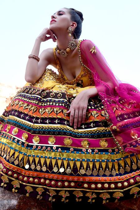 Xoxo Apurva_Yellow Raw Silk, Tulle Scoop Neck 3d Embroidered Lehenga Set _Online_at_Aza_Fashions