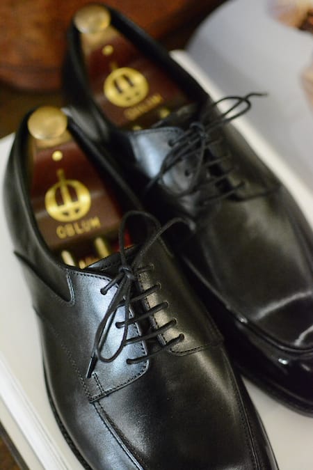 Buy_Oblum_Black Handcrafted Derby Shoes_Online_at_Aza_Fashions