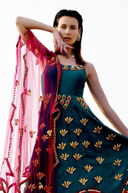 Xoxo Apurva Green Raw Silk, Tulle Scoop Neck Embroidered Anarkali With Dupatta Online at Aza Fashions Xoxo Apurva_Green Raw Silk, Tulle Scoop Neck Embroidered Anarkali With Dupatta _Online_at_Aza_Fashions