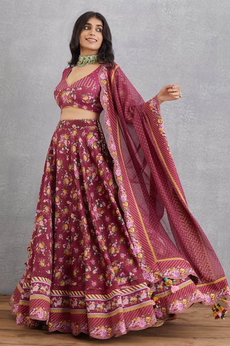 Torani Red Blouse And Lehenga Cotton Silk Embroidery V Neck Manika Mumtaz Bridal Set 