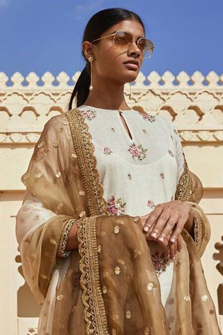 5 kurtas from Isha Ambani's collection that are perfect for home  celebrations | VOGUE India