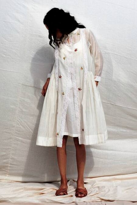 Dhaari_White 50 % Cotton, 50% Silk Handwoven Gathered Dress With Inner _Online_at_Aza_Fashions
