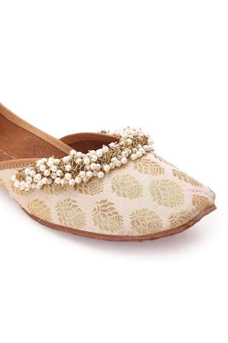5elements_Off White Floral Zari Brocade Pearl Embellished Juttis _Online_at_Aza_Fashions