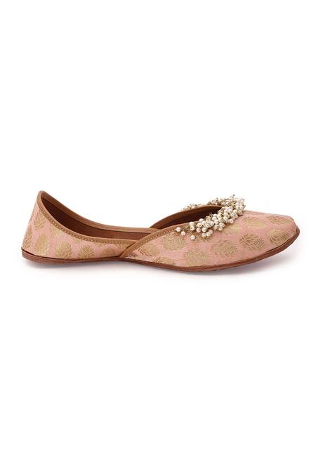 Buy_5elements_Peach Floral Zari Brocade Embellished Juttis _Online_at_Aza_Fashions
