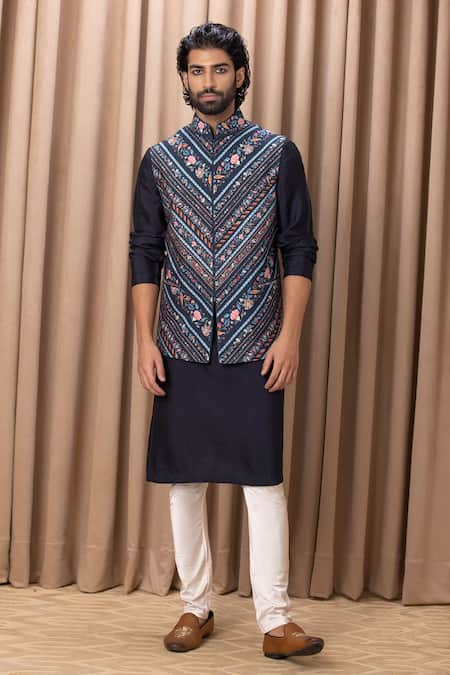 Ankit V Kapoor Lakeer Stripe Print Bundi & Kurta Set 