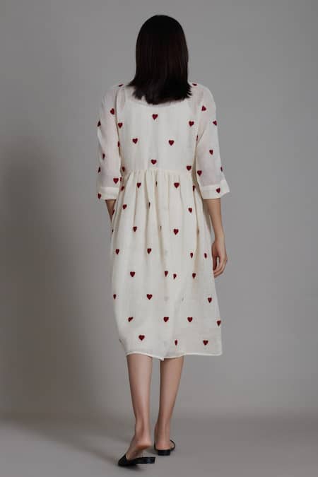 Shop MATI_1 Off White Pure Linen Heart Motif Round Teen Patti Embroidered Tunic at Aza Fashions Shop_MATI_1_Off White Pure Linen Heart Motif Round Teen Patti Embroidered Tunic _at_Aza_Fashions