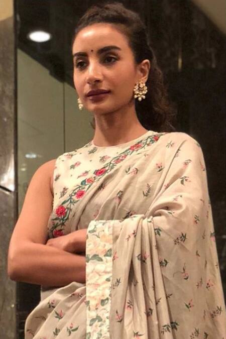 Nikasha Hand Painted Saree with Blouse 