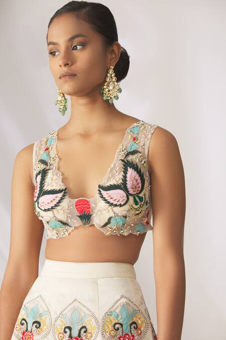 Aisha Rao White Lehenga Organza Blouse And Dupatta Tulle V Neck Embroidered Set at Aza Fashions Aisha Rao_White Lehenga Organza Blouse And Dupatta Tulle V Neck Embroidered Set _at_Aza_Fashions