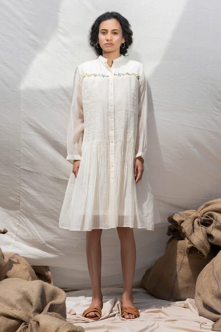 Shop Dhaari White 50 % Cotton, 50% Silk Handwoven Dress With Inner at Aza Fashions Shop_Dhaari_White 50 % Cotton, 50% Silk Handwoven Dress With Inner _at_Aza_Fashions