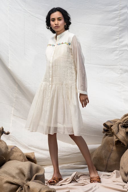 Dhaari White 50 % Cotton, 50% Silk Handwoven Dress With Inner Online at Aza Fashions Dhaari_White 50 % Cotton, 50% Silk Handwoven Dress With Inner _Online_at_Aza_Fashions