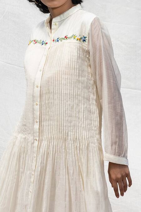 Buy Dhaari White 50 % Cotton, 50% Silk Handwoven Dress With Inner Online at Aza Fashions Buy_Dhaari_White 50 % Cotton, 50% Silk Handwoven Dress With Inner _Online_at_Aza_Fashions