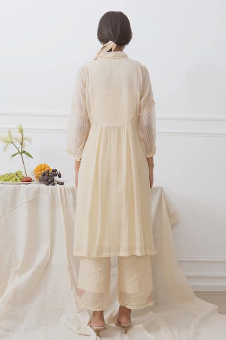 Dhaari Embriodered Yoke Kurta 