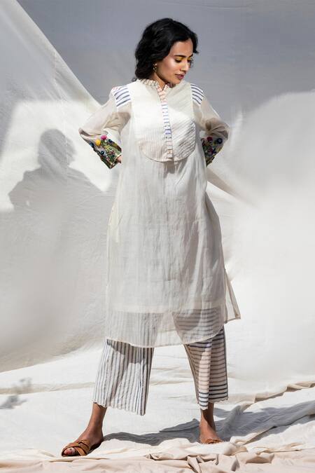 Dhaari_White 50 % Cotton, 50% Silk Handwoven Kurta With Inner _Online_at_Aza_Fashions