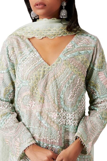 Buy_Amaare_Green Organza Embroidery V Neck Embellished Kurta Set _Online_at_Aza_Fashions