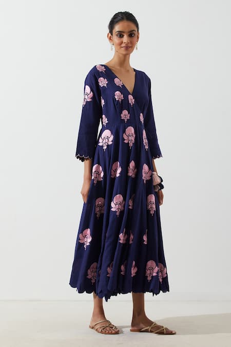 Buy_Label Earthen_Blue Cotton Mul Floral V Neck Neel Phool Angrakha And Pant Set _Online_at_Aza_Fashions