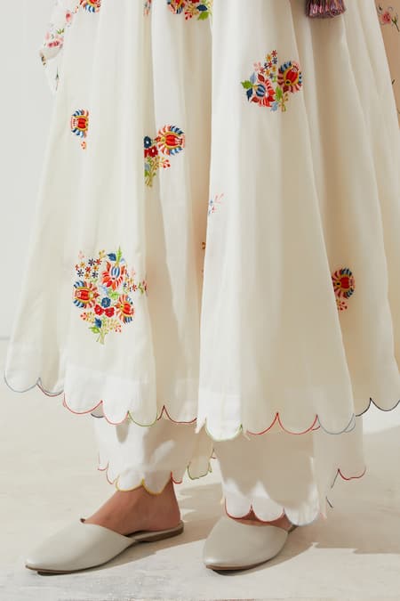 Label Earthen_White Cotton Mul Floral Round Gunja Angrakha And Palazzo Set _at_Aza_Fashions