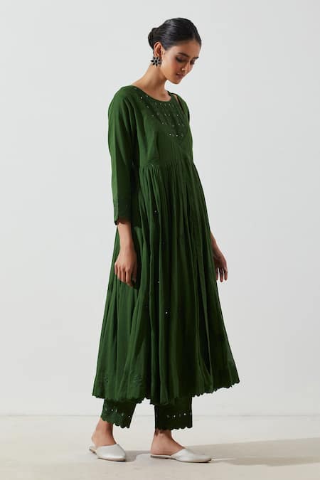 Label Earthen Green Cotton Mul Mirror Work, Resham Round Gathered Kurta And Pant Set Online at Aza Fashions Label Earthen_Green Cotton Mul Mirror Work, Resham Round Gathered Kurta And Pant Set _Online_at_Aza_Fashions