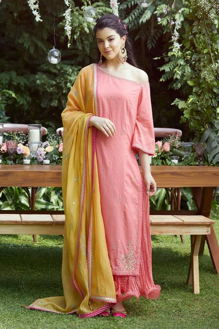Mandira Wirk - Indian Peach Cotton Lurex Asymmetric Off Shoulder Layered Kurta With Dupatta Online at Aza Fashions Mandira Wirk - Indian_Peach Cotton Lurex Asymmetric Off Shoulder Layered Kurta With Dupatta _Online_at_Aza_Fashions