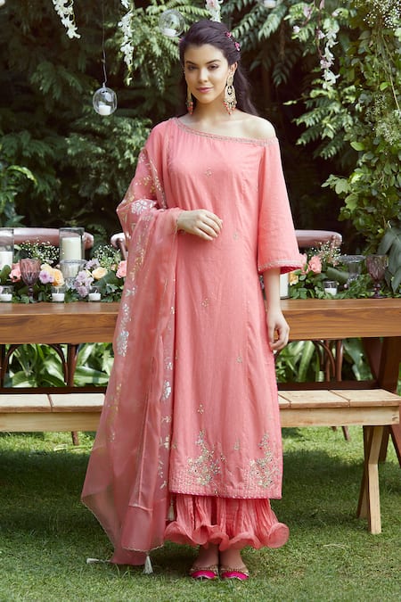 Buy Mandira Wirk - Indian Peach Cotton Lurex Asymmetric Off Shoulder Layered Kurta With Dupatta Online at Aza Fashions Buy_Mandira Wirk - Indian_Peach Cotton Lurex Asymmetric Off Shoulder Layered Kurta With Dupatta _Online_at_Aza_Fashions
