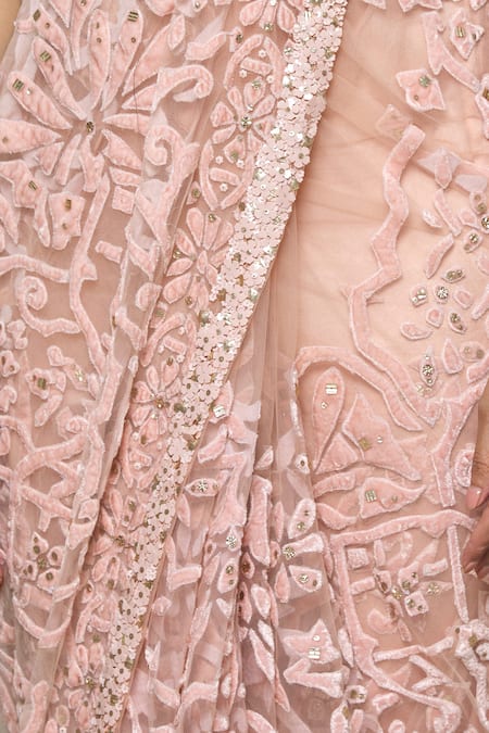 Seema Gujral Pink Floral Applique Saree With Blouse at Aza Fashions Seema Gujral_Pink Floral Applique Saree With Blouse_at_Aza_Fashions